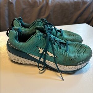 Women’s Altra Paradigm 4.5~Size 9